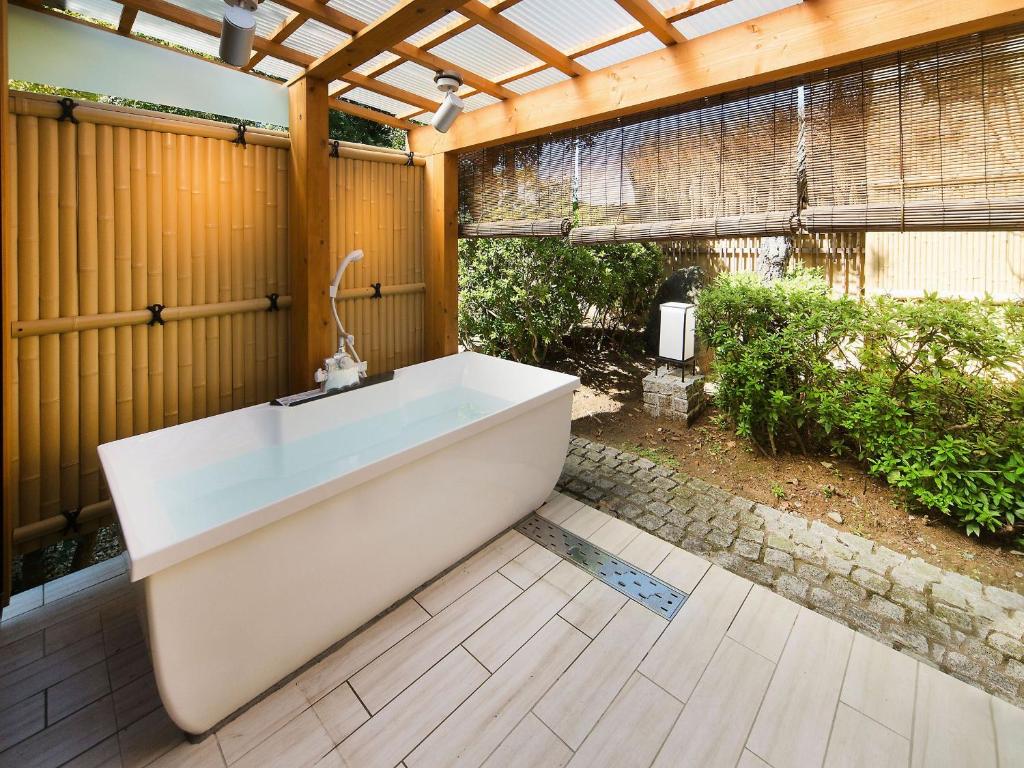 Yuraku Hotel photo 2