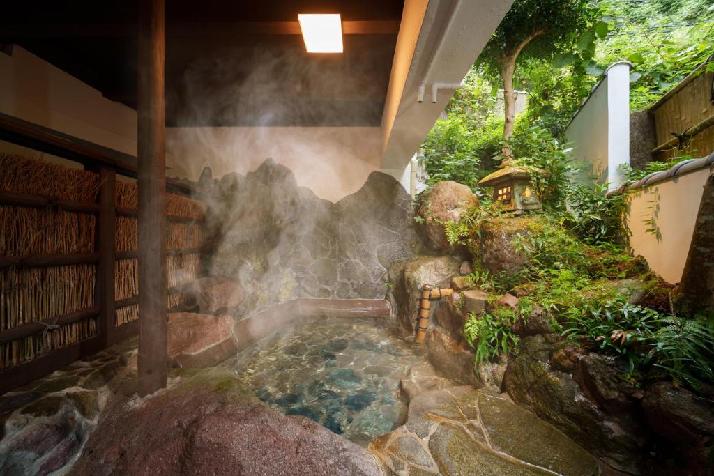 Newly Opened Yufuin Geihinkan Kura — photo 1