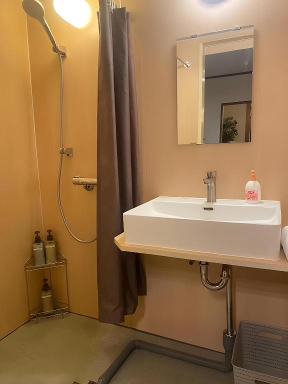 Spacious Modern Japanese-Style 3BR House Walk to Tenma Izakaya Area Direct Access to Umeda & Namba photo 3