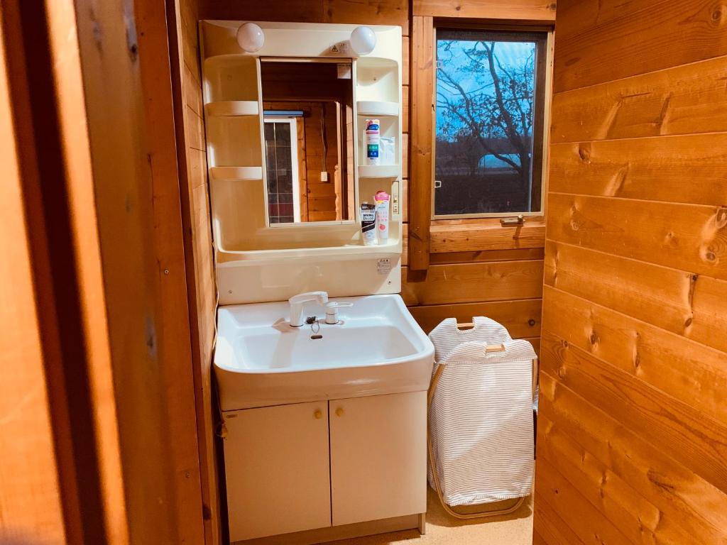 Tomy's Log House - Need CAR photo 3