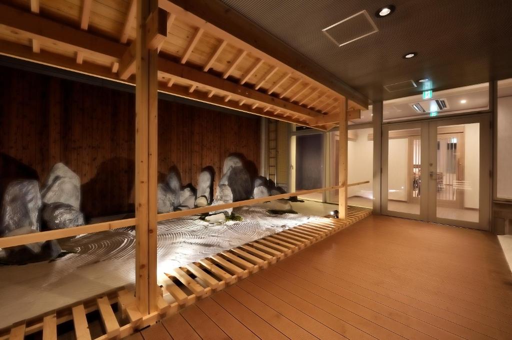 Cabin & Capsule Hotel J-SHIP Osaka Namba photo 2