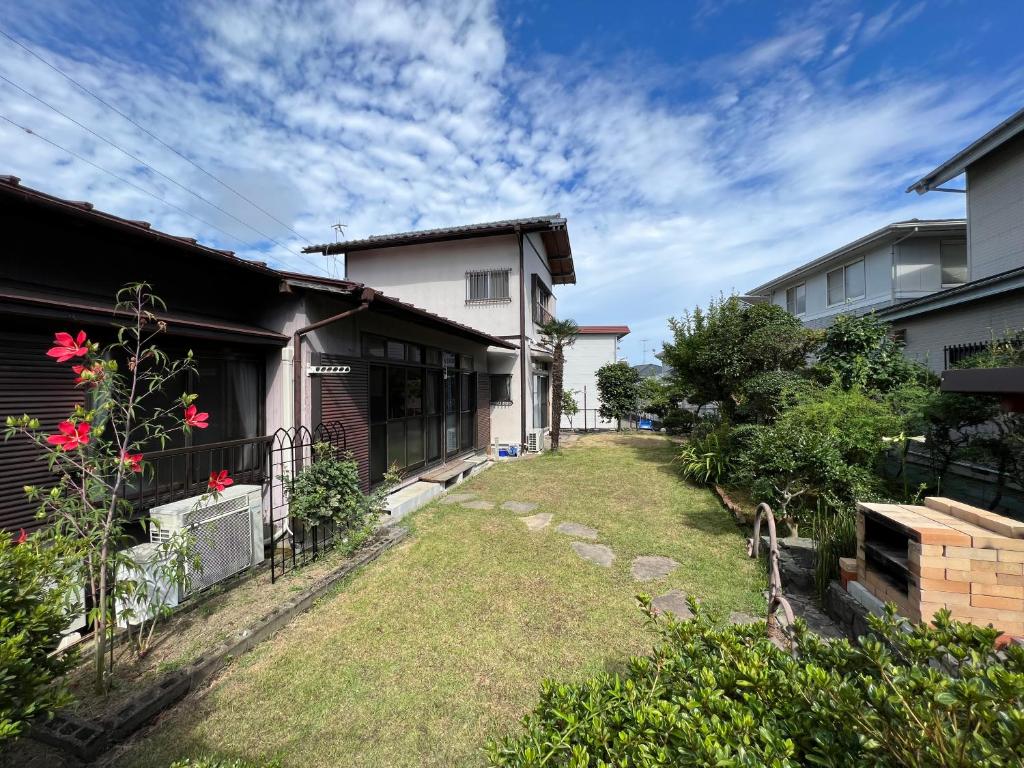 湘南ソラル〜二宮の高台・アートな庭付き日本家屋121㎡/高速WiFi/芝生ドッグラン・ピザ窯BBQ有 — photo 1