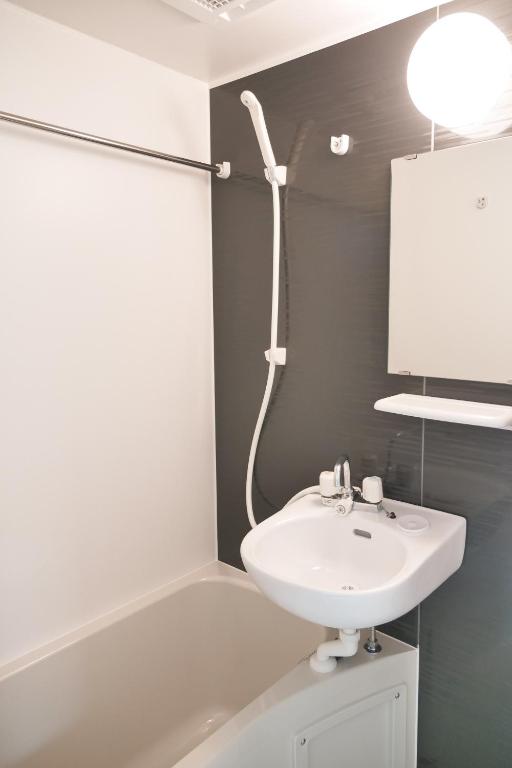 Triphome Tateishi New open/2 single beds/big table/300M WiFi photo 3