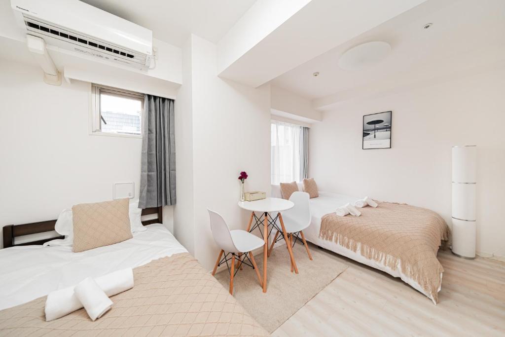 Shinjuku luxury high-rise apart ment photo 2