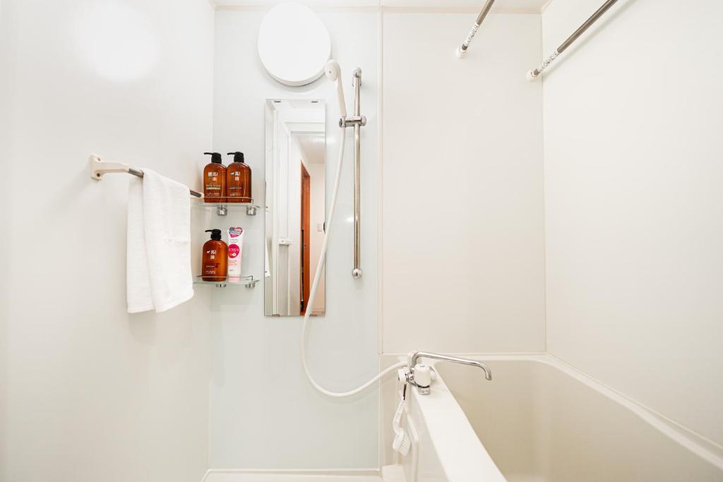 Shinjuku luxury high-rise apart ment photo 3