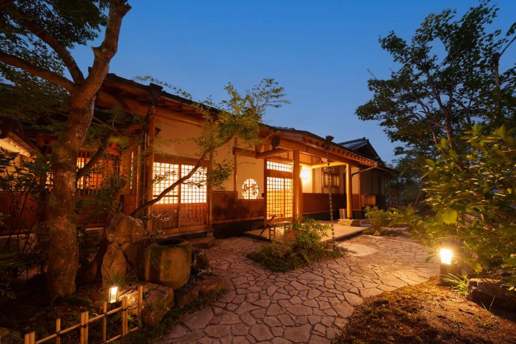 Newly Opened Yufuin Geihinkan Torigoebettei — photo 1