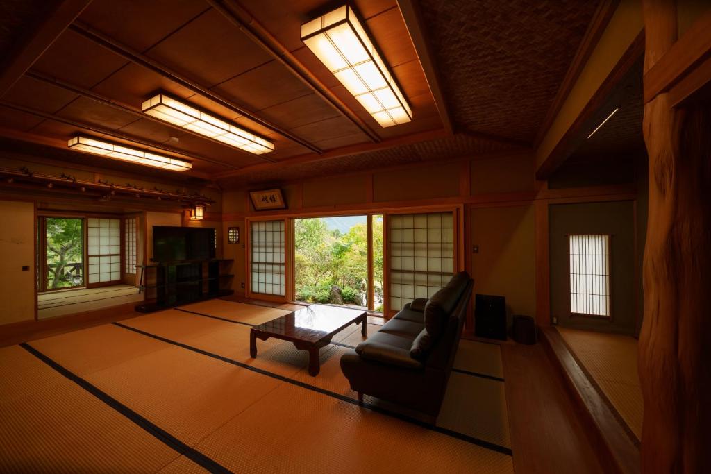 Newly Opened Yufuin Geihinkan Torigoebettei photo 2