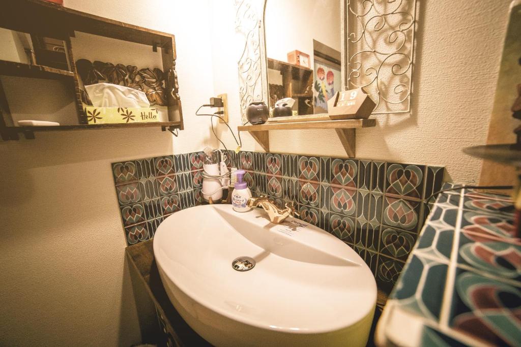 Small cozy nostalgic house for a family or a group photo 3