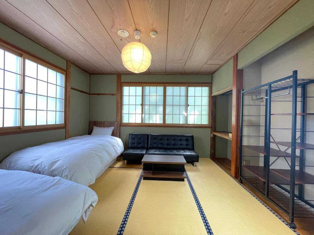 A short walk to Akakura Onsen Ski Lift and Town by Japow House photo 2