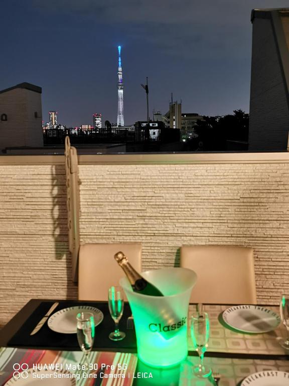 SkyTreeStayHotel2鐘ヶ淵駅から徒歩4分天井からskytreeが見えます photo 2