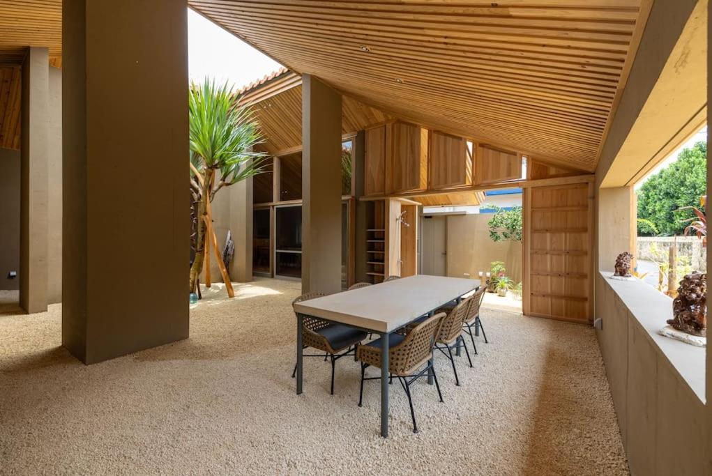 Shiraho Villa Square Court photo 3