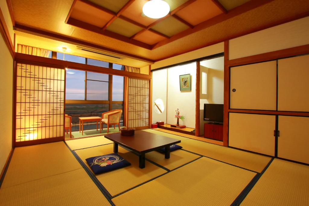 Yumoto Kobayashi photo 2