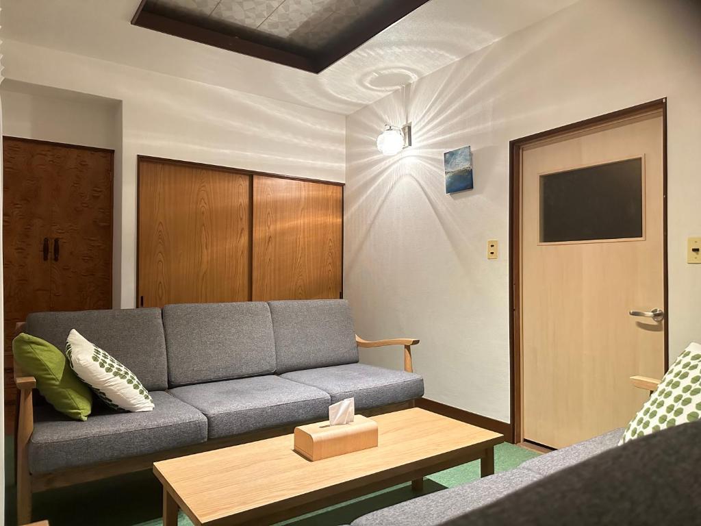 ファミリー仲良しグループ向け一棟貸切の宿ともだちハウス — photo 1