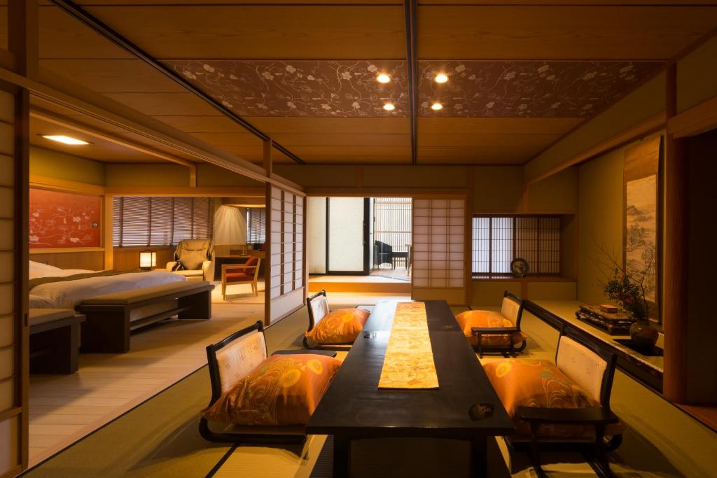 Tachibana Shikitei photo 2