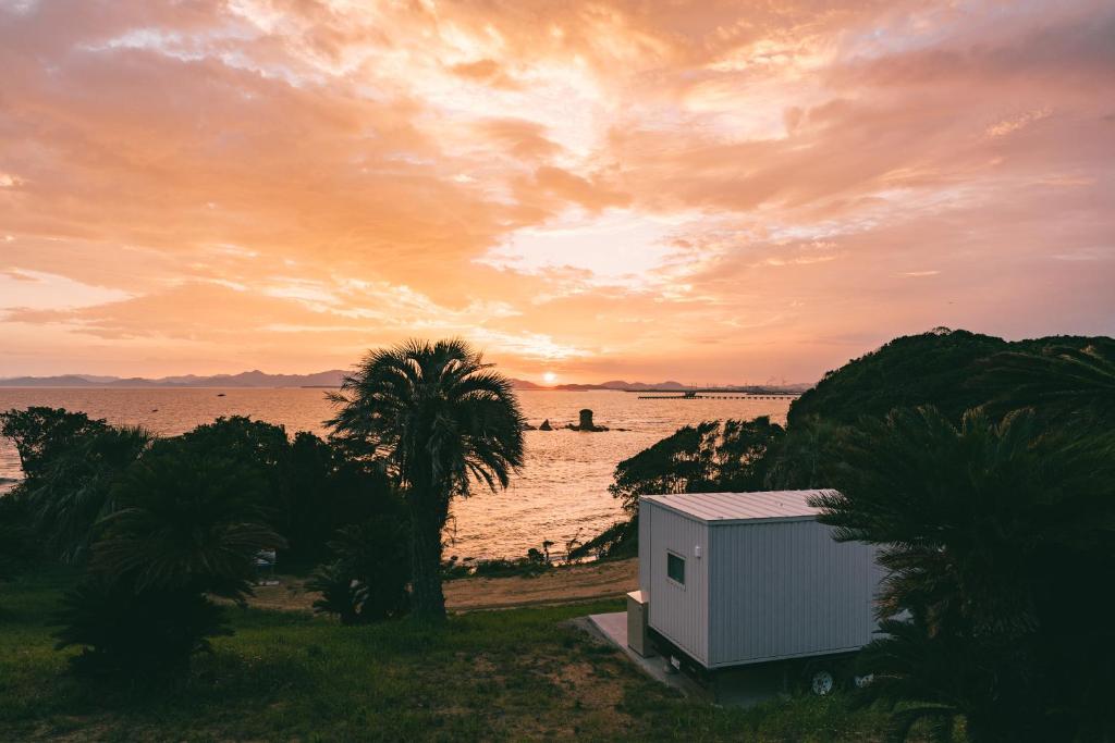 TOMORROW-COAST — photo 1