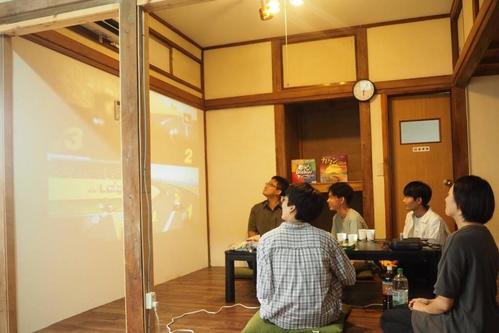 【小山駅徒歩7分】みんなで宅飲み!貸切一軒家ニシグチノイエ wifi有、銭湯近く — photo 1