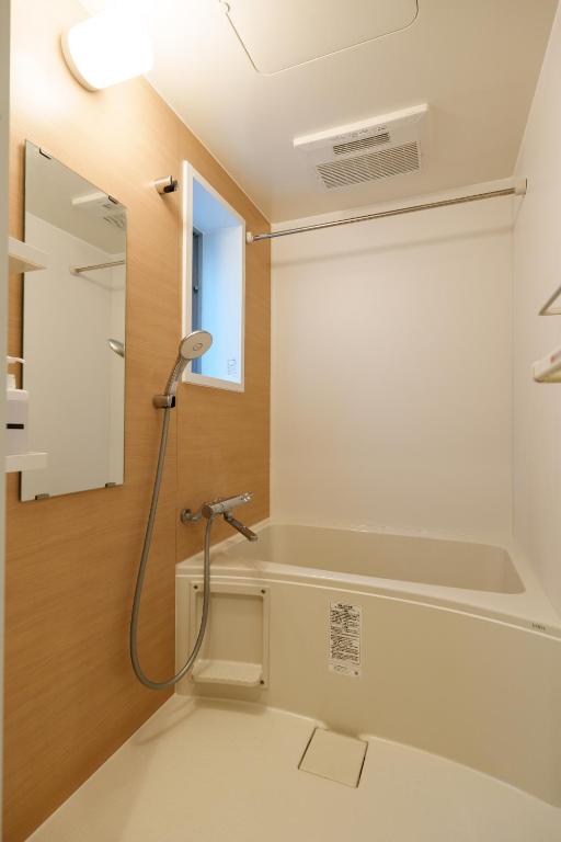 天下茶屋徒歩圏内 花園町駅徒歩3分 難波 梅田に直通 トイレと浴室付き まるまる貸切 部屋35平方 北102室 photo 3