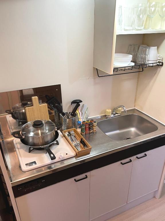 #1 新宿まで2分! 清潔で安全な部屋! WiFi無料! photo 3