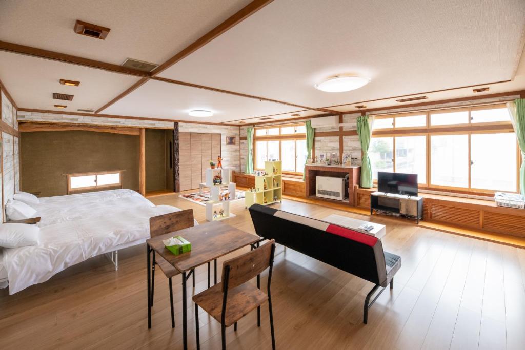 Tomoeドットコム 5 Cafe and Stay — photo 1