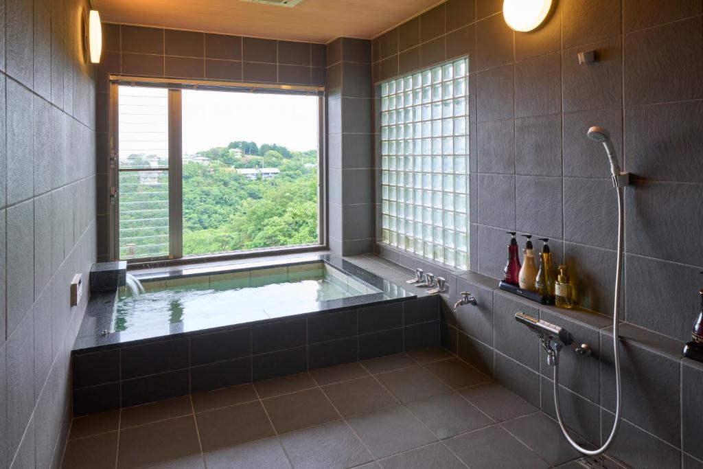 Suite Villa Ocean View Minami-Atami photo 3