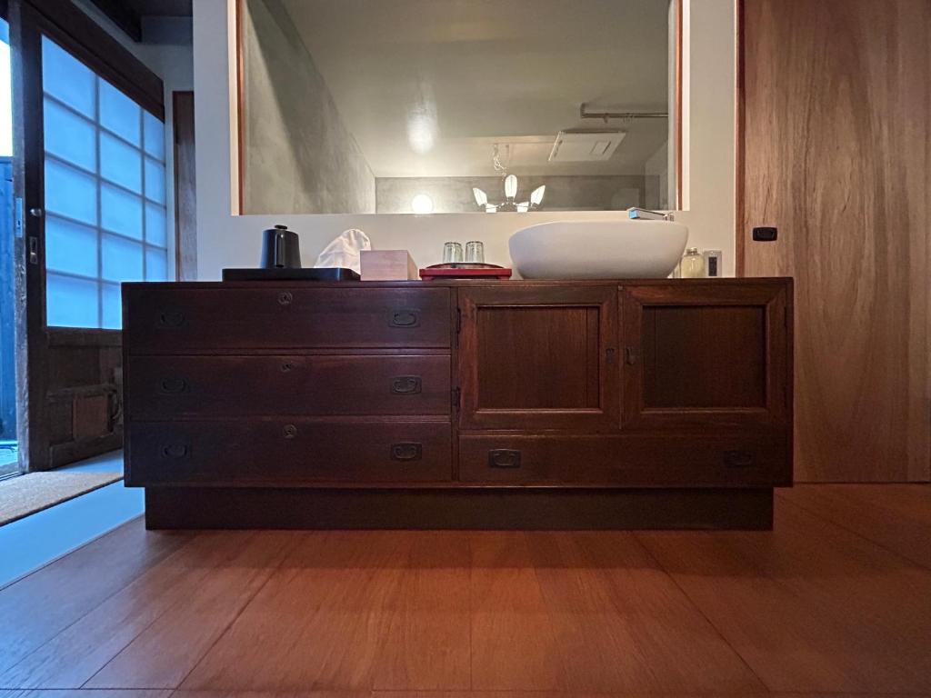 源泉かけ流しの一棟貸し温泉宿The Bath & Bed Dogo photo 3