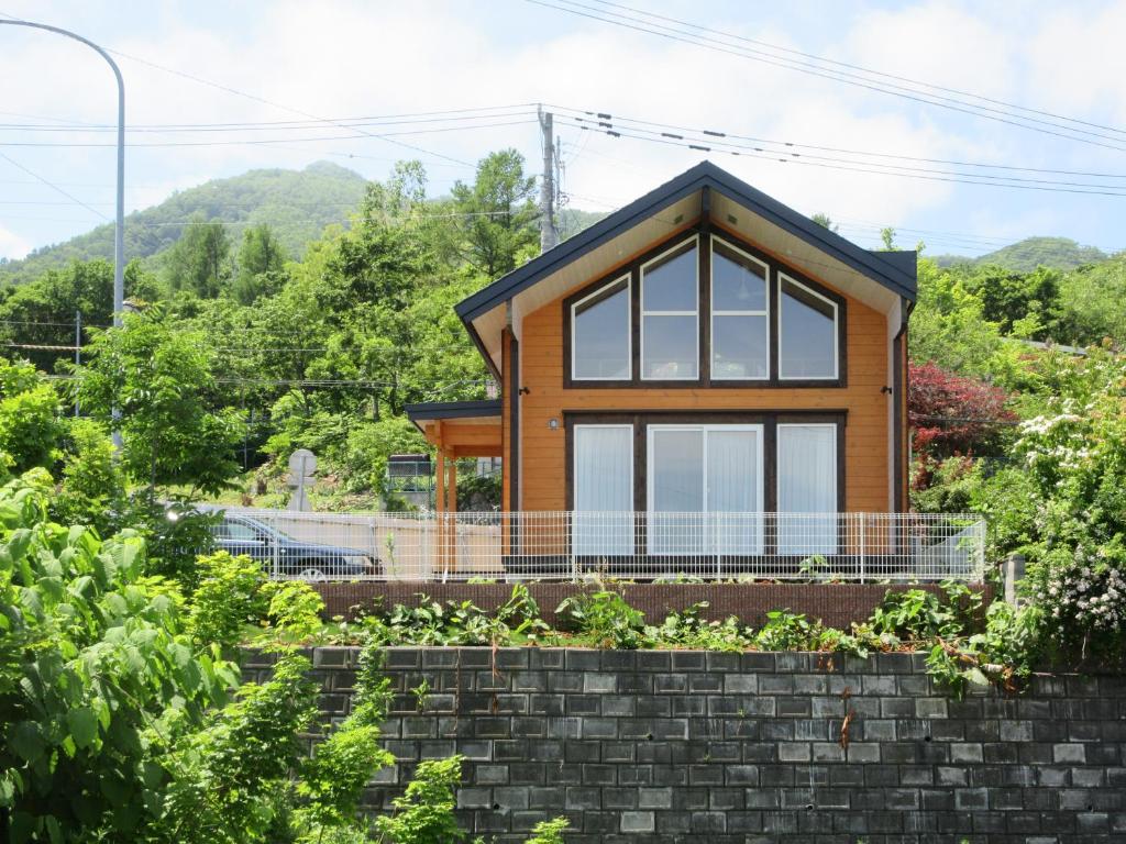 The Crestview Lodge — photo 1