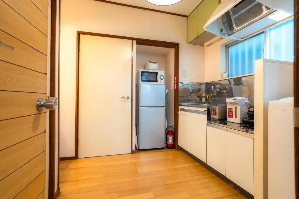 Budget 3-Bedrooms Villa#4mins to Ikebukuro#Hight speed wifi#Near Train Tracks photo 3