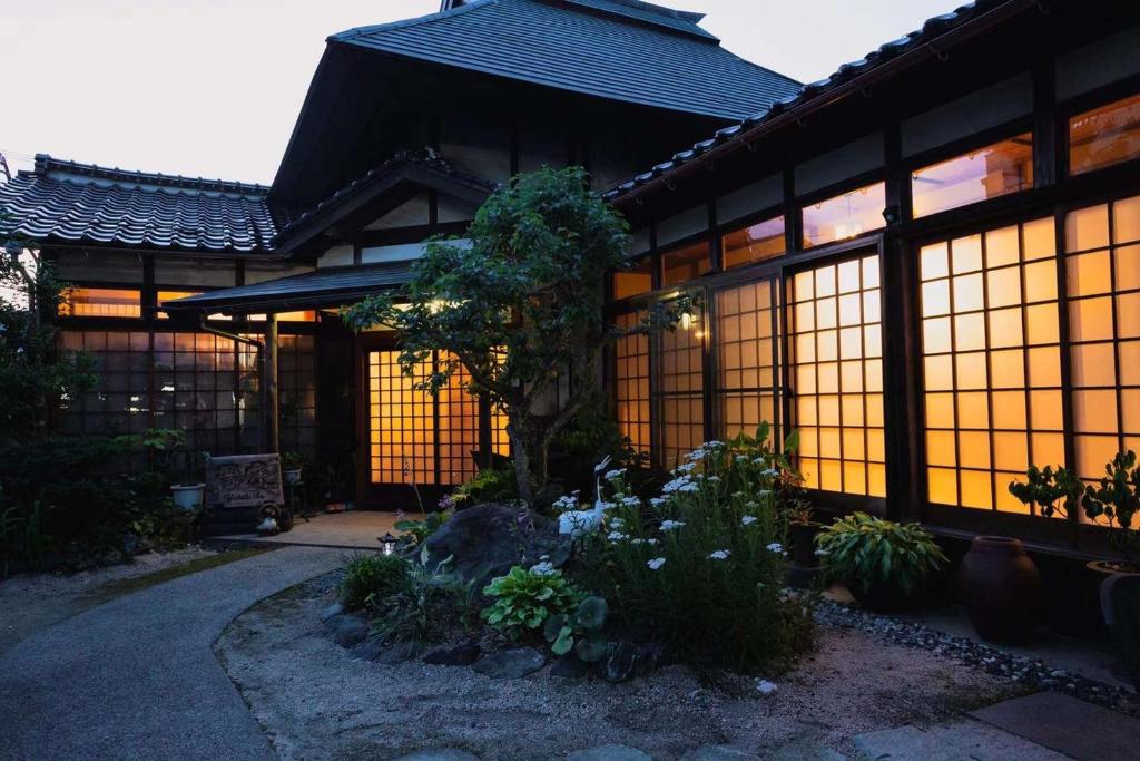 An old house with a fire pit for rent Guesthouse Yukarian - Vacation STAY 87627v — photo 1