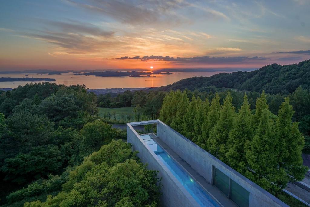 SETOUCHI RETREAT by Onko Chishin — photo 1