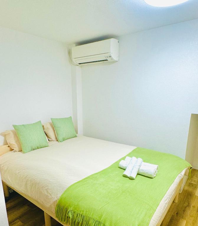 Tsukimi Entire House for 8 &Near Public Transport Direct to Airport &Free Parking &3 Baths 3 Toilets &Washer Dryer& Direct to Namba Shinsaibashi and Tsutenkaku photo 3