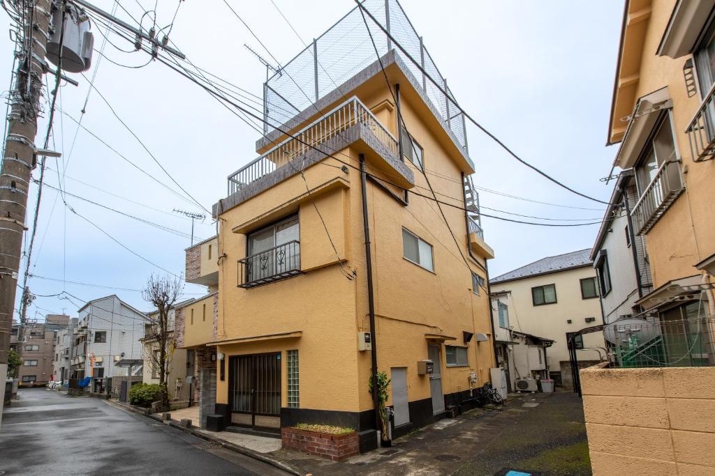 西新宿5丁目戸建 — photo 1