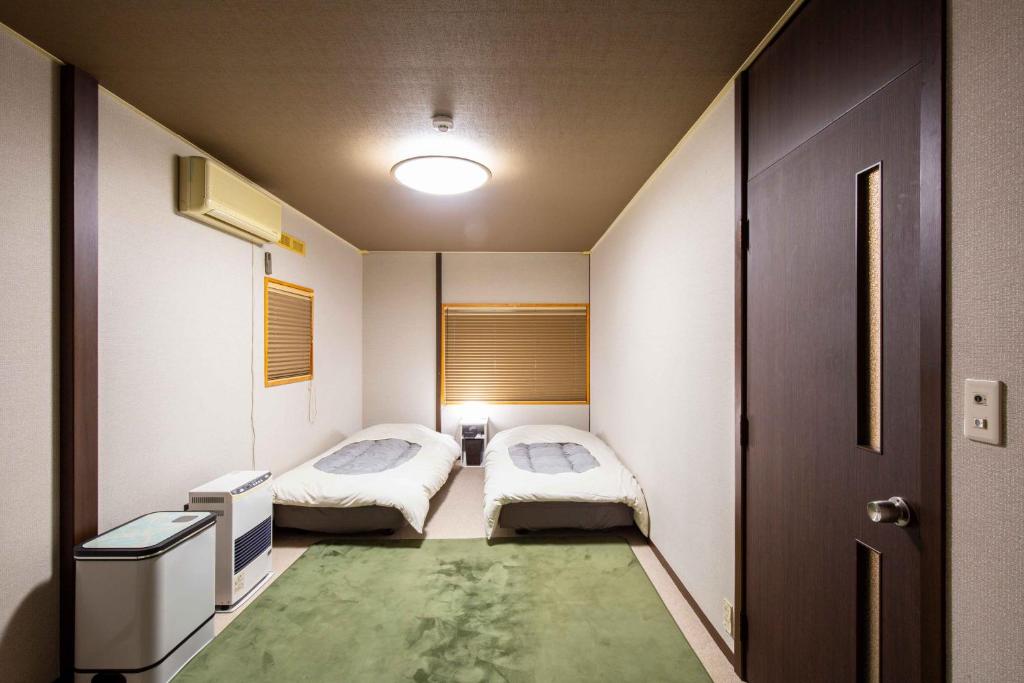 Taro's House Midori photo 2