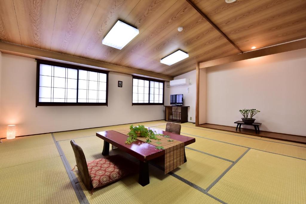 Takenoya Ryokan (Guest House Takenoya) — photo 1