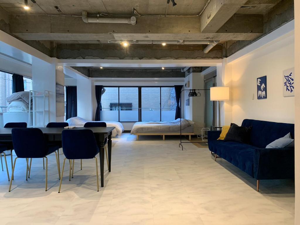Spacious studio(62m2) in western Shinjuku — photo 1