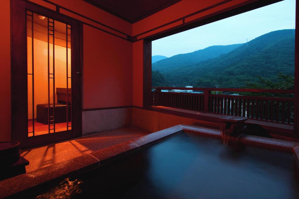 Hakone Onsen Ryokan Yaeikan photo 2