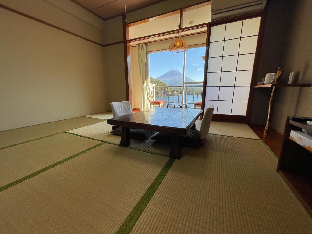 Shoji Lake Hotel photo 3