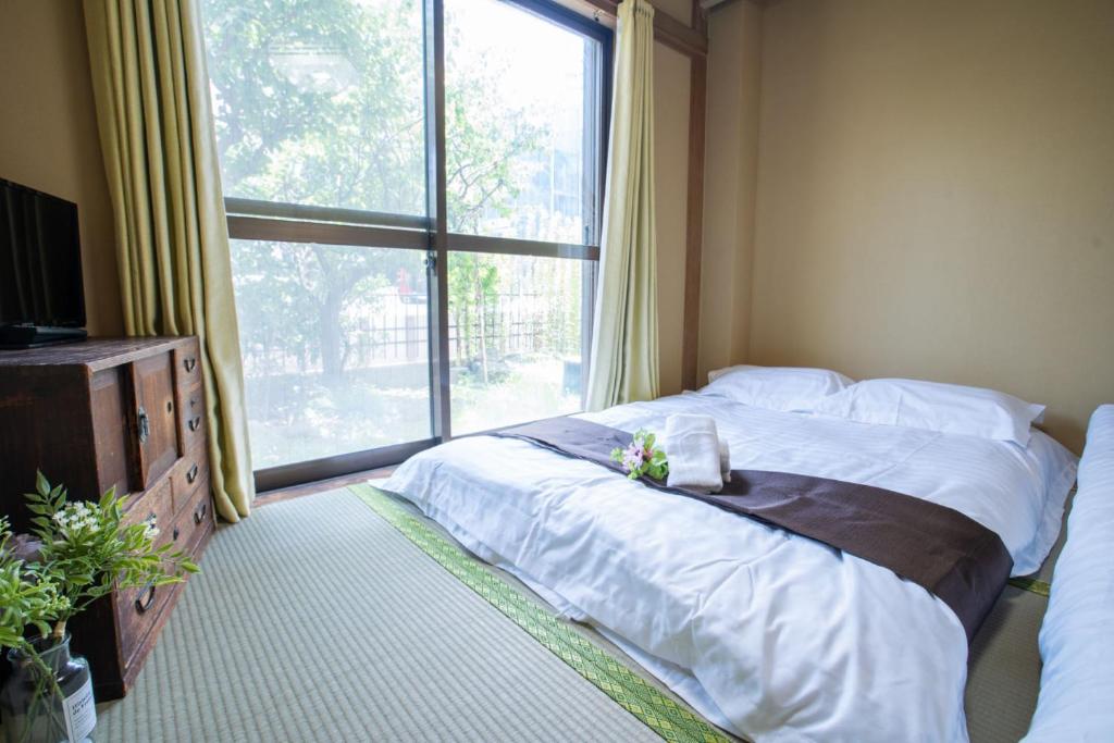 Toko inn courtyard — photo 1