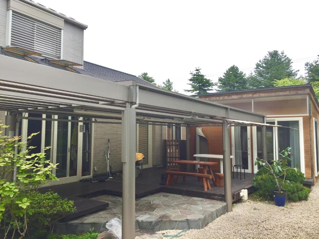 Toshi's House — photo 1