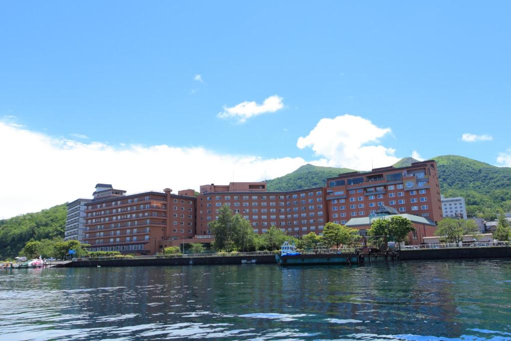 Toyako Manseikaku Hotel Lakeside Terrace — photo 1