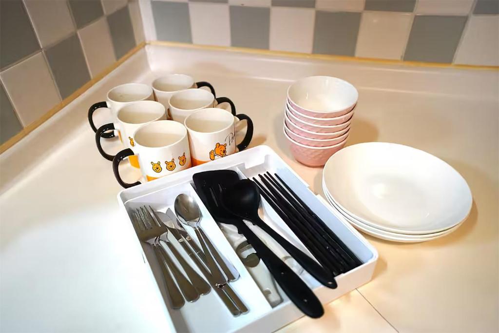 Room 204 Nishi-Shinjuku Gochome 9 minutes walk 40 square meters Sleeps up to 6 people photo 3