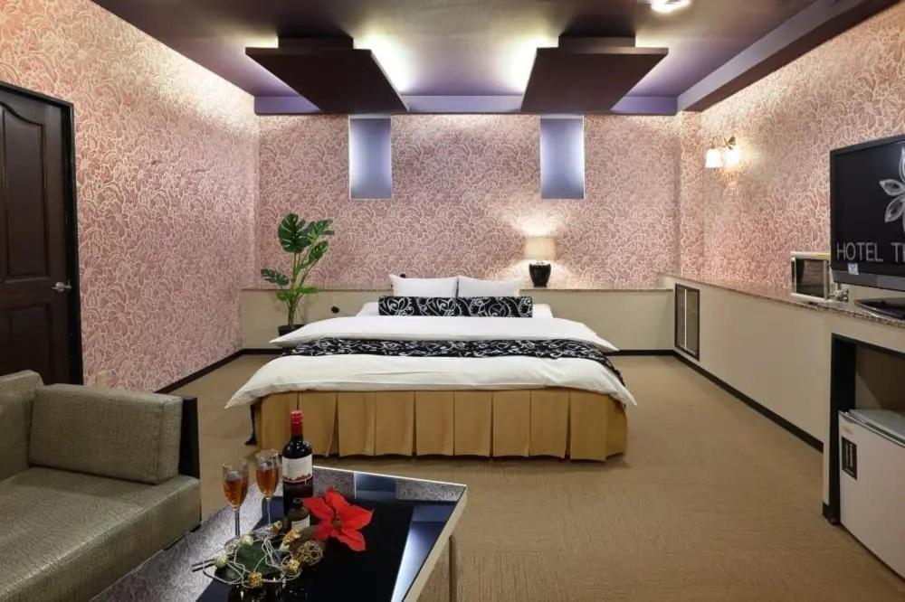 HOTEL the ROOMS - Couple's Hotel photo 2