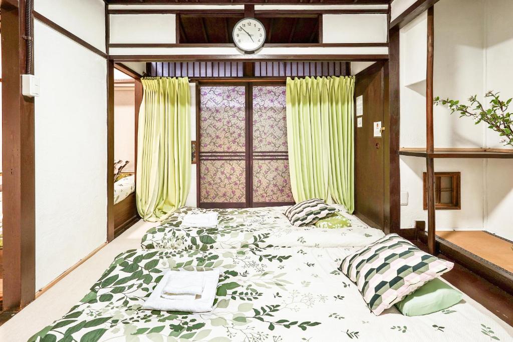 Shalom 鶴橋 地铁口徒步10秒钟可以到民宿徒步9分钟到上本町位置绝佳 photo 2