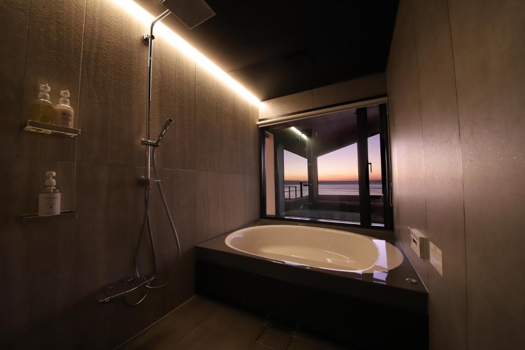 小豆島の貸切宿 おぼろととろろ 最大10名様 完全一組限定 Luxury Oceanfront Villa photo 3