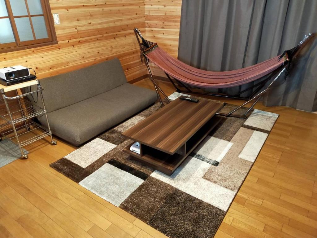 小川のせせらぎを聞きながらウッドデッキでバーベキュー!|CHILL SWING — photo 1