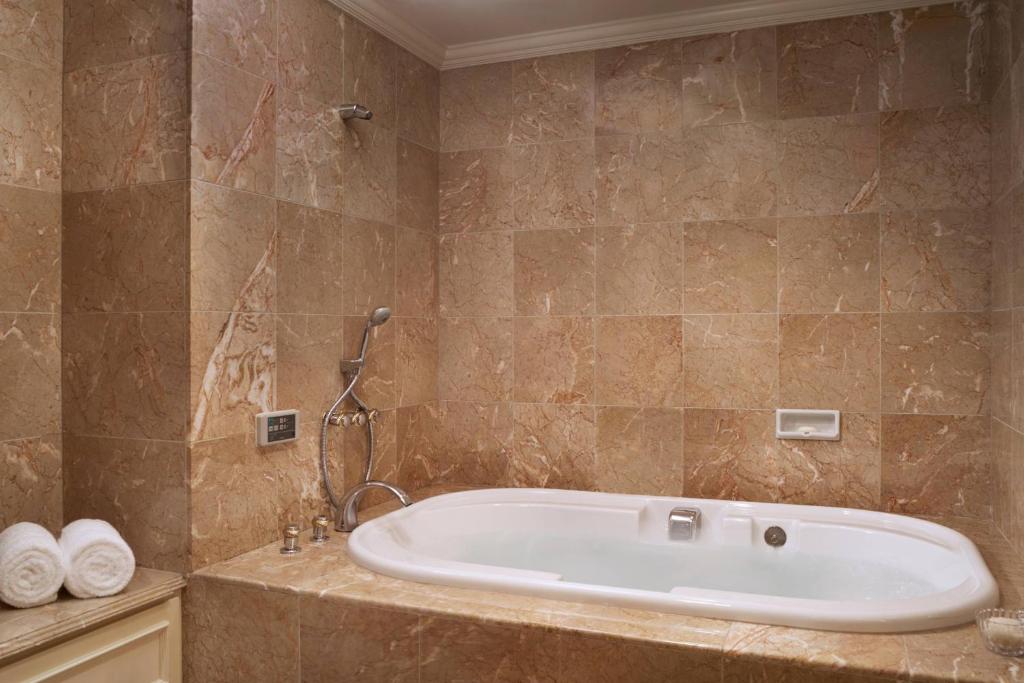 The Ritz-Carlton Osaka photo 3