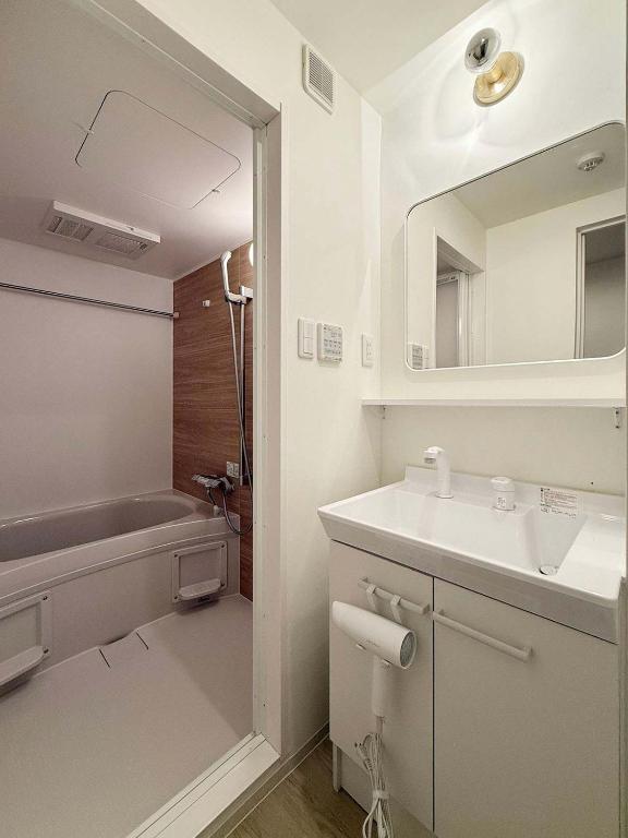 b hotel NaouBLD - Spacious 2BR Apartment in Hatchobori - Sleeps 10 Comfortably photo 3