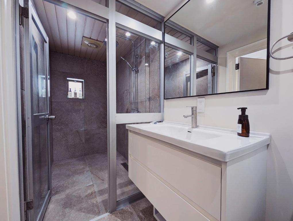 Suite 02 @ Vega Suites photo 3