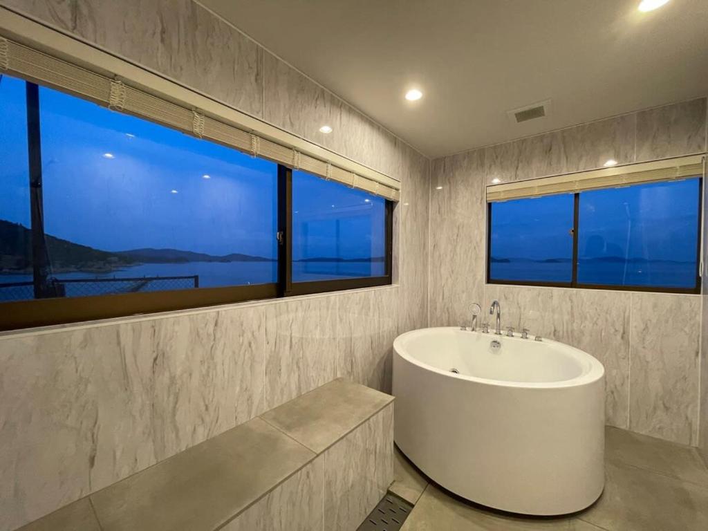 b local Sugawa House - Exclusive Seaside Escape in Ocean House photo 3