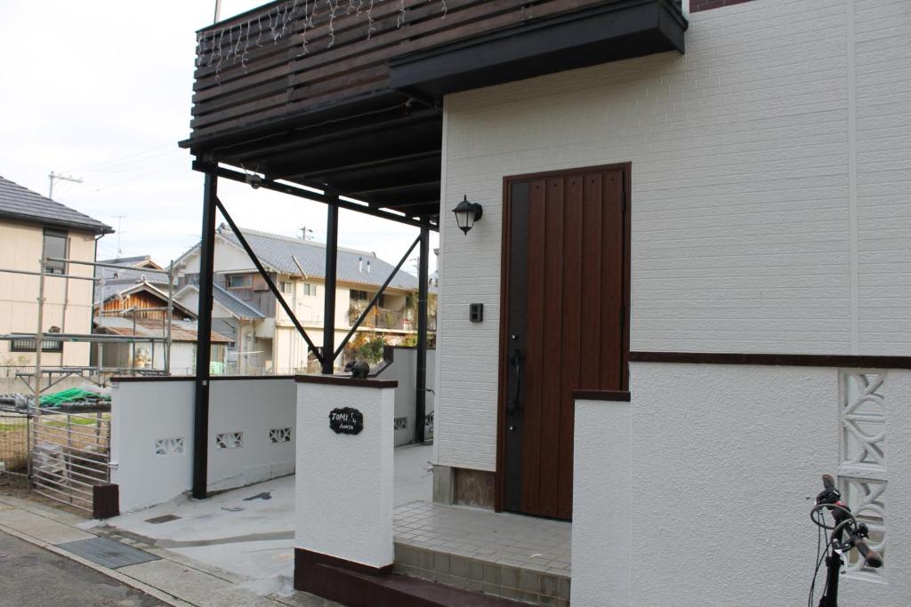 Tomi house photo 3