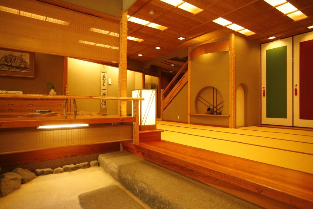 Sennennoyu Koman photo 3